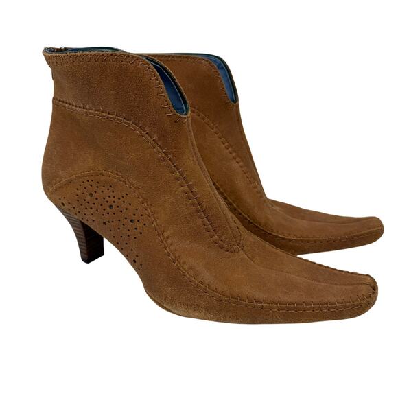 Indigo by Clarks Suede Ankle Booties Brown Perforated Mid Heel Women’s 8.5 NWB - Picture 1 of 7